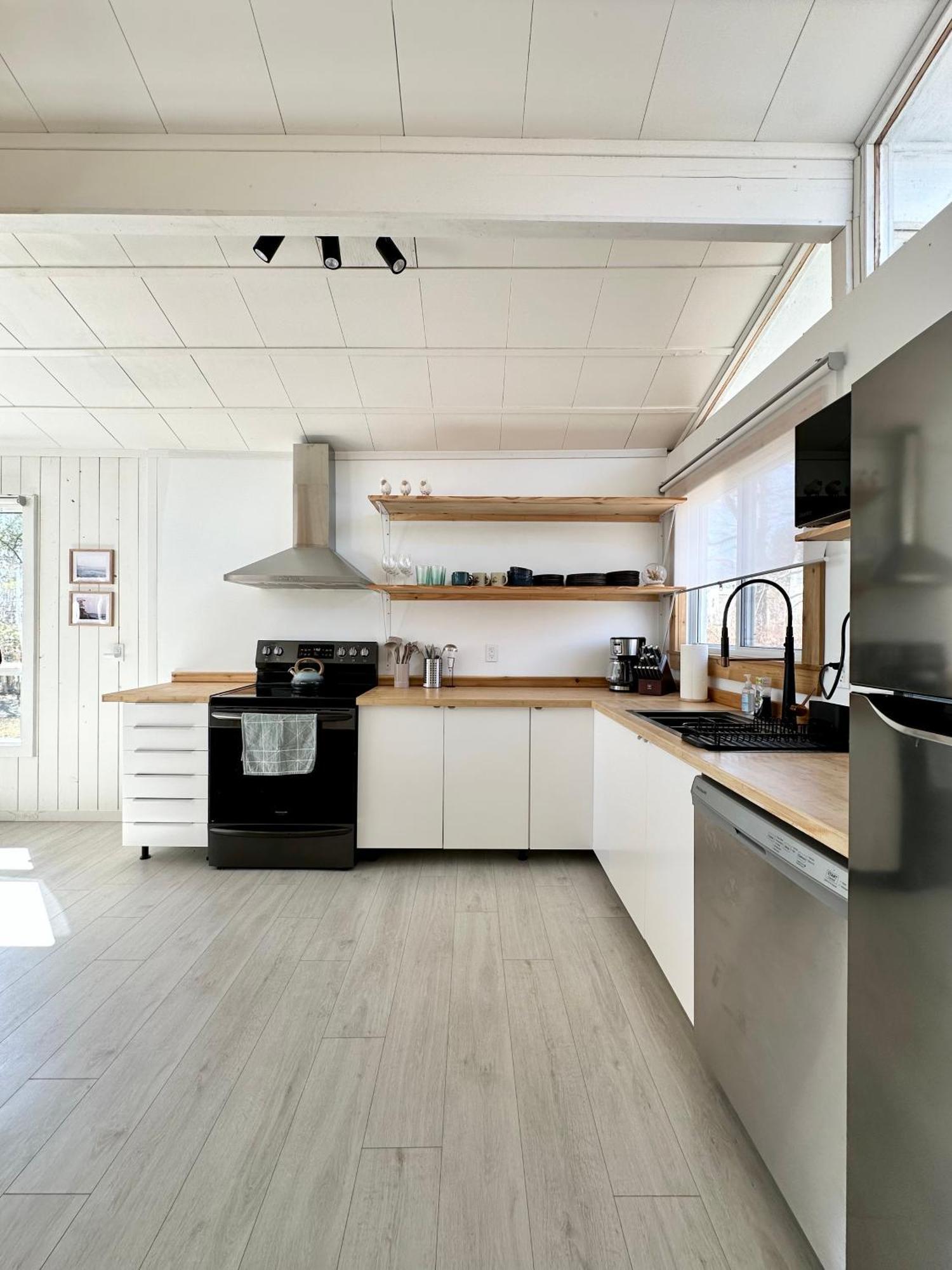 Blissful Oceanfront Cottage In Port Mouton 외부 사진