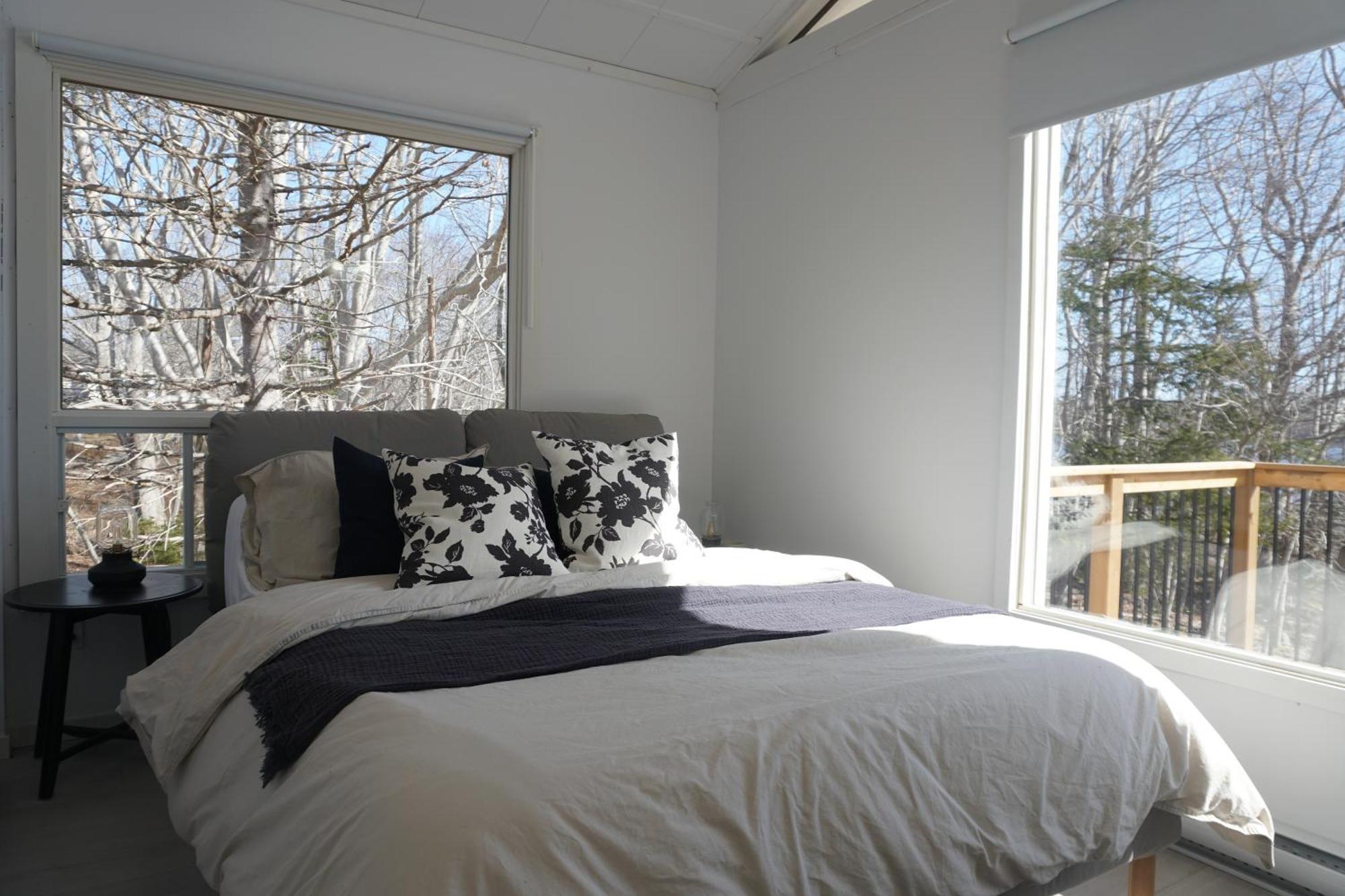 Blissful Oceanfront Cottage In Port Mouton 외부 사진