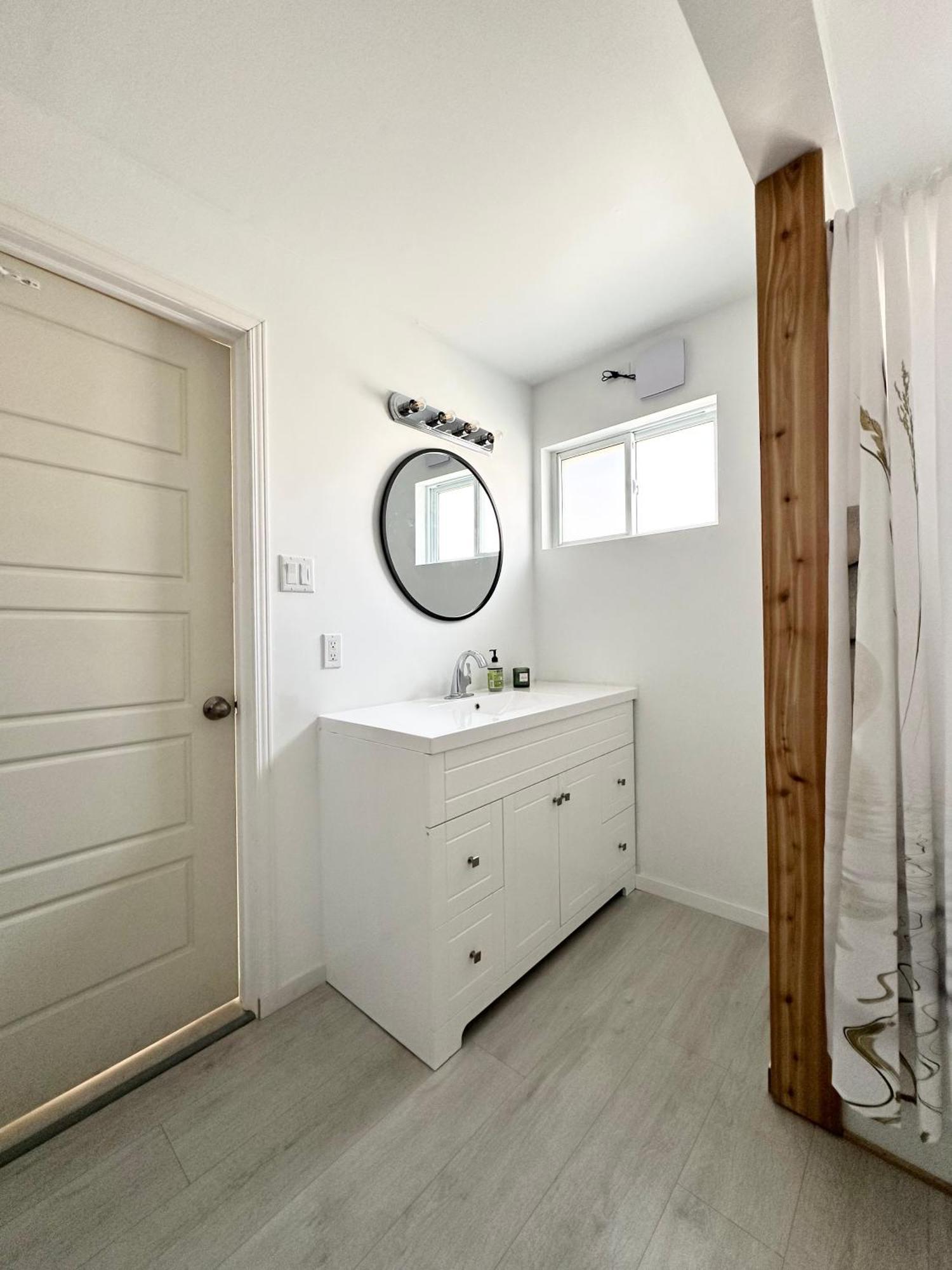 Blissful Oceanfront Cottage In Port Mouton 외부 사진